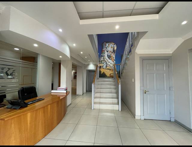 257M² OFFICE FOR SALE IN LYME PARK